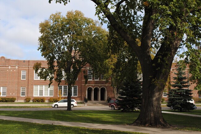 Building Photo - 601 4th St
