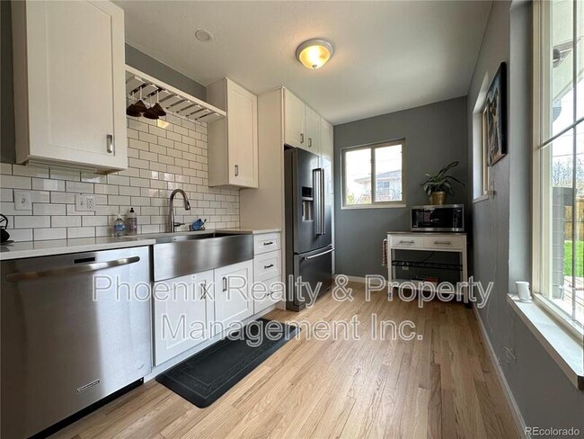 Building Photo - 4000 Darley Ave