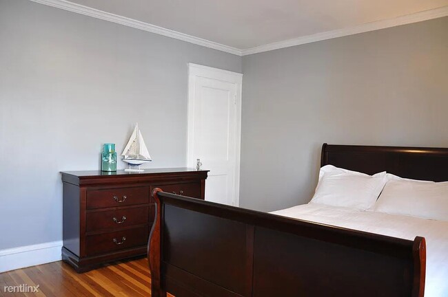 Building Photo - 2 br, 1 bath House - 179 Auburndale Ave