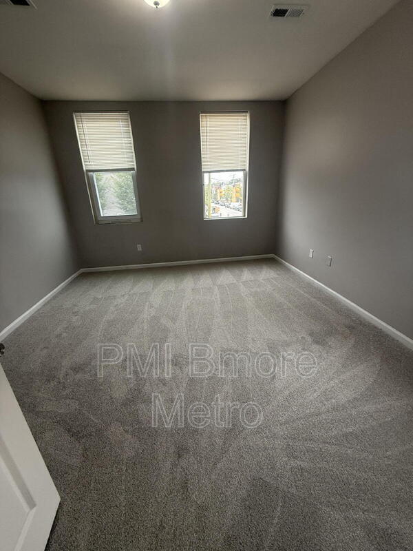 Foto del edificio - 2643 E Madison St