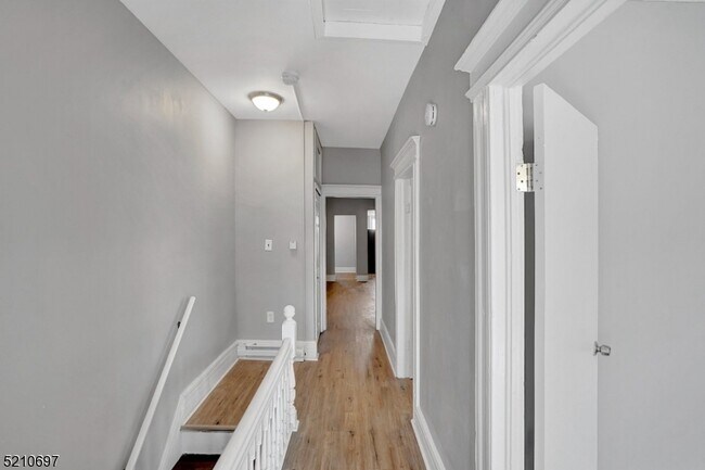Foto del edificio - 30 Linden Ave