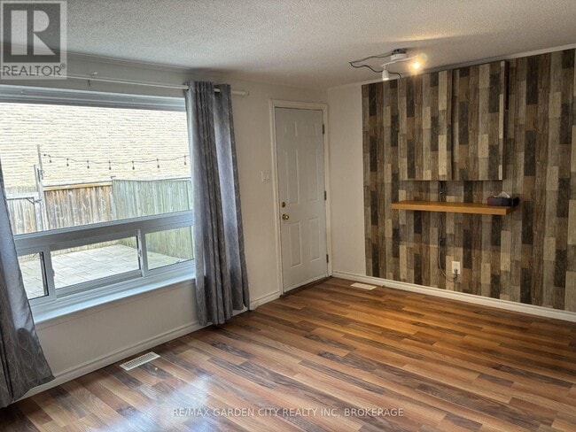 Building Photo - 280 Thaler Ave
