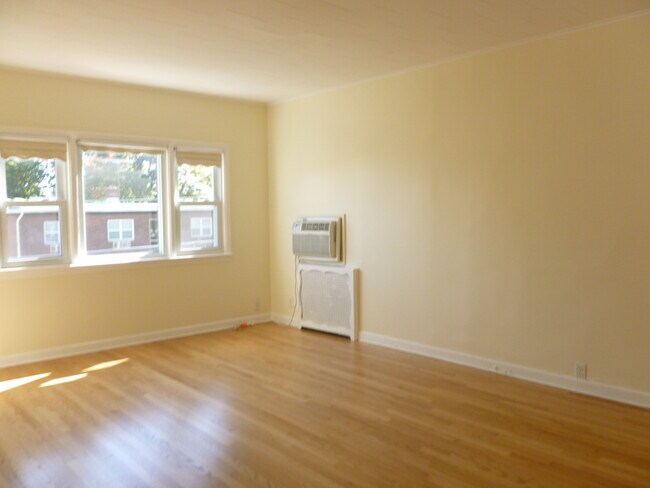 Living Room - 75 Union Ave