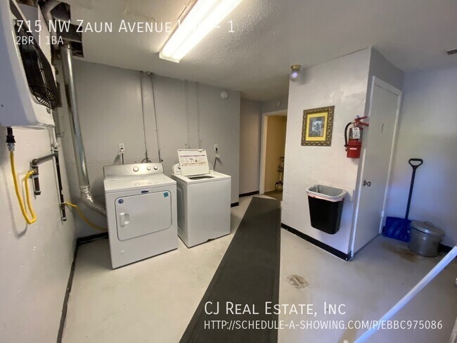 Building Photo - 715 NW Zaun Ave