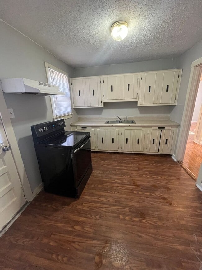 Foto del edificio - Beautiful House in quite neighborhood