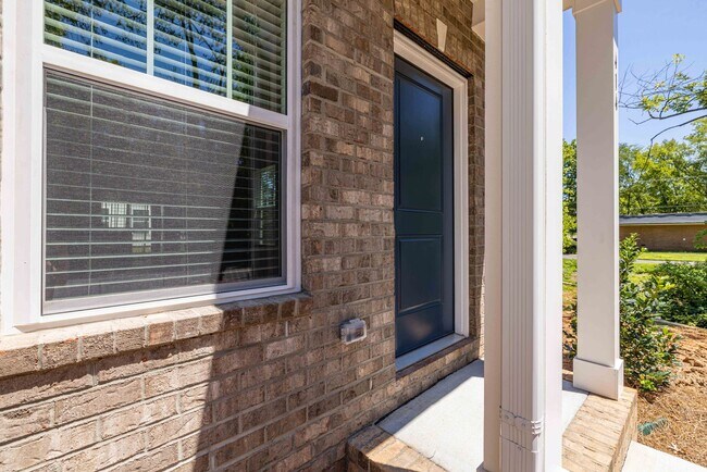 Foto del edificio - BEAUTIFUL End Unit 2 Bedroom Townhome in Pineville - MOVE IN READY MARCH 2026