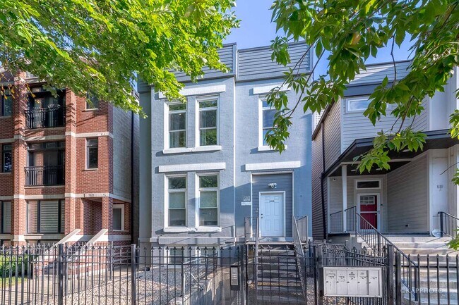 Building Photo - 1620 W Warren Blvd