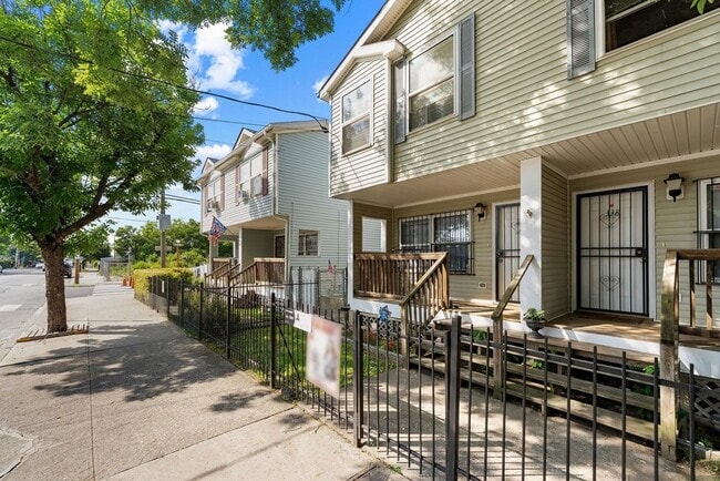 Building Photo - 338 Johnston Ave