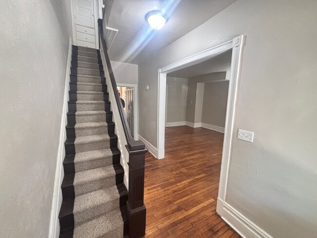 Building Photo - 4 Bedroom, 2 Full Baths Harrisburg House f...