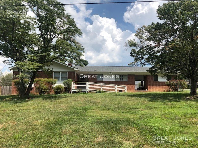 Foto del edificio - 1420 Flat Rock Rd