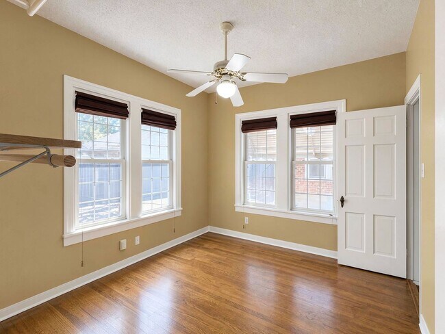 Building Photo - 3909 El Campo Ave