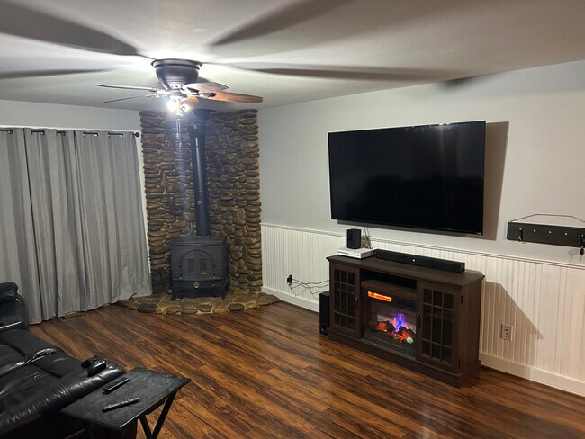 Foto del edificio - 645 Millbridge Rd