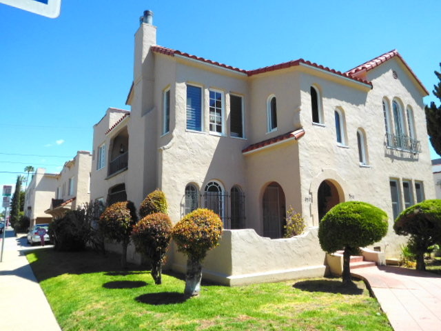Front of Building - 952 N La Jolla Ave