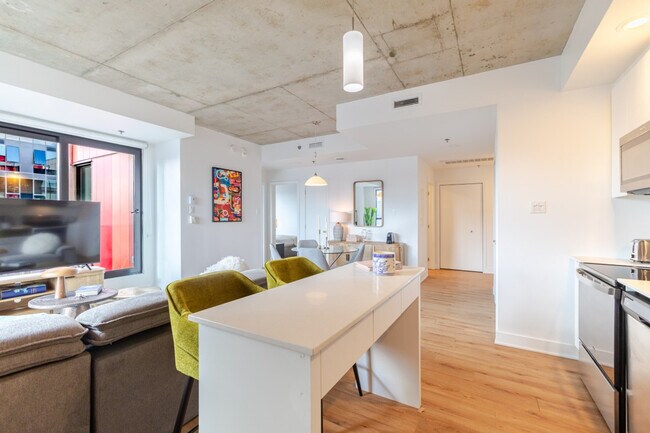 Building Photo - 20 Blvd. De Maisonneuve Ouest