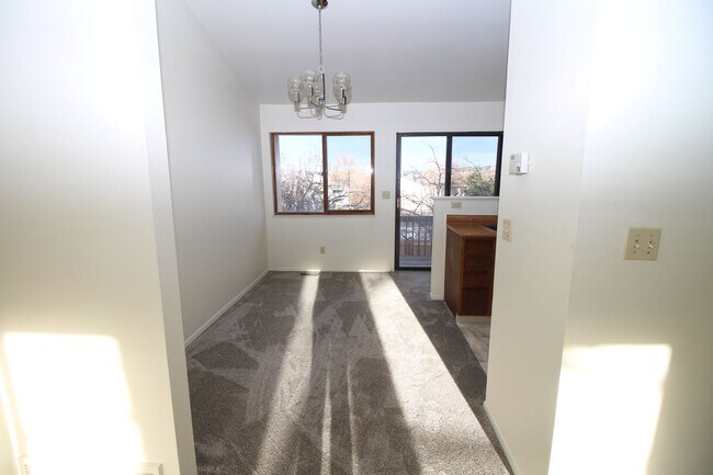 Foto del edificio - Adorable 2 bdrm 1 car garage town home