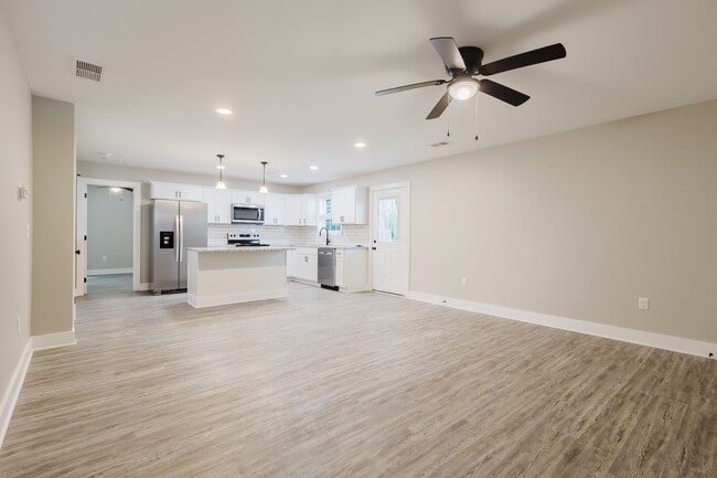 Foto del edificio - 303 E St