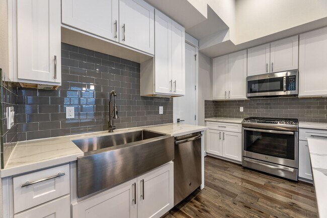 Foto del edificio - 806 Thornton Rd