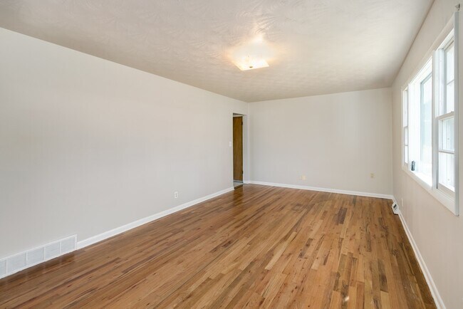 Building Photo - 1028 Montview Road
