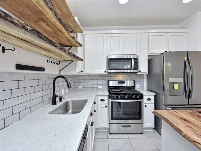 Building Photo - 1756 Yaupon Grove Ln
