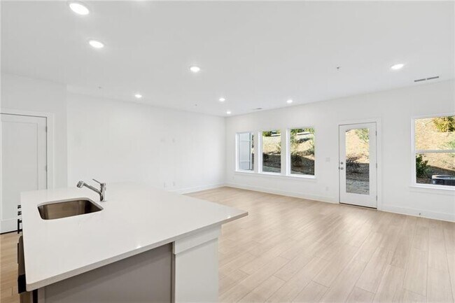 Foto del edificio - 198 Redbud Rd