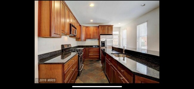 Building Photo - 3 Bed - Pets Allowed Near Patterson Park
