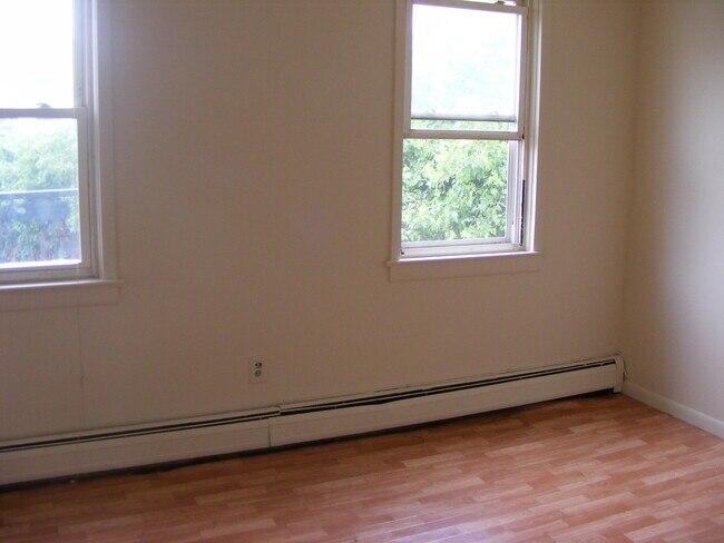 Large Back BR - 268 Forrest St