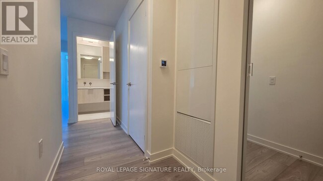 Photo du bâtiment - 110 Broadway Ave