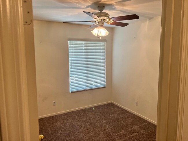 Foto del edificio - 1079 Cody Ln