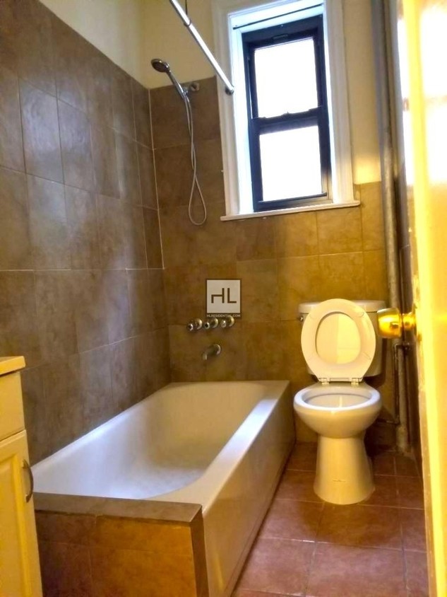 Foto del edificio - 636 E 96th St