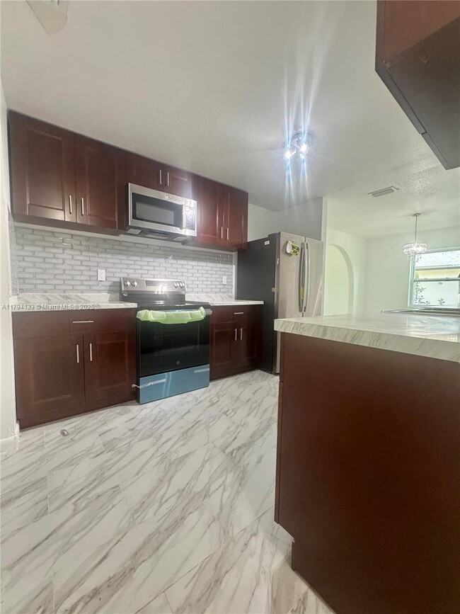 Foto del edificio - 526 SW 7th Ct