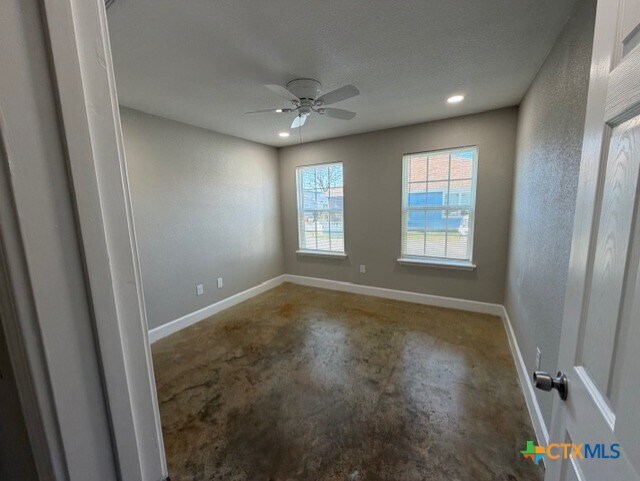 Foto del edificio - 661 W Austin St