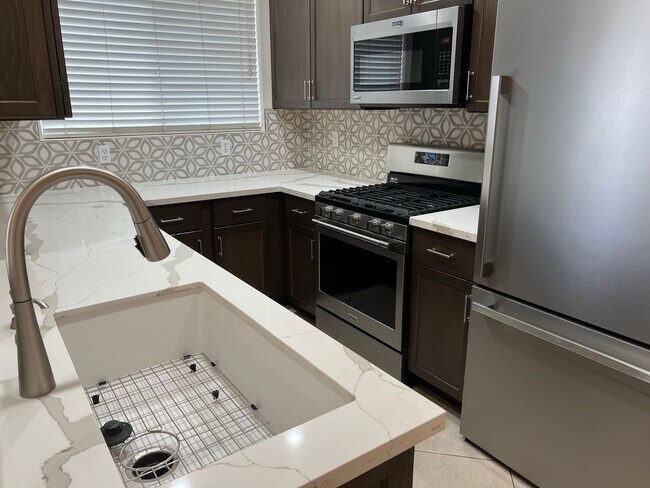 Building Photo - Green Valley Ranch Condo