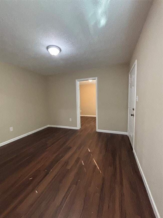 Building Photo - 17109 River Rd