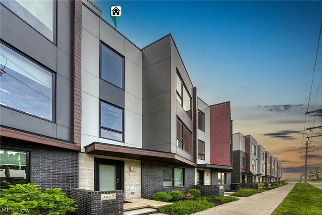 Foto del edificio - 1240 W 70th St