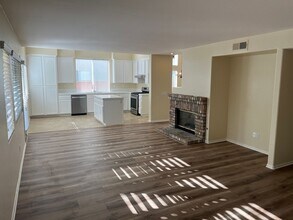 Building Photo - 420 Primrose Way