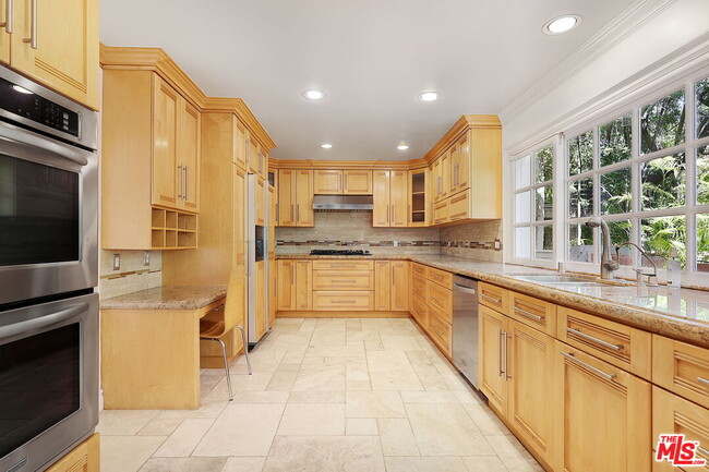 Building Photo - 2894 Woodwardia Dr