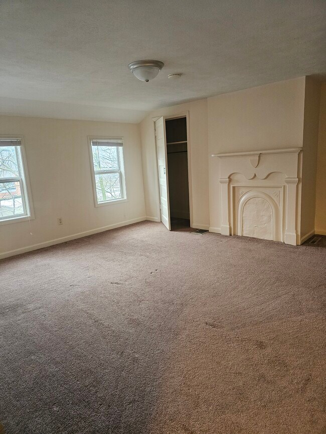 1st Bedroom - 1156 Oakmont Ave