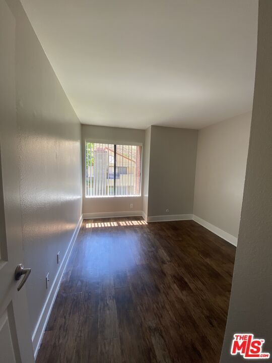 Building Photo - 5916 Las Virgenes Rd