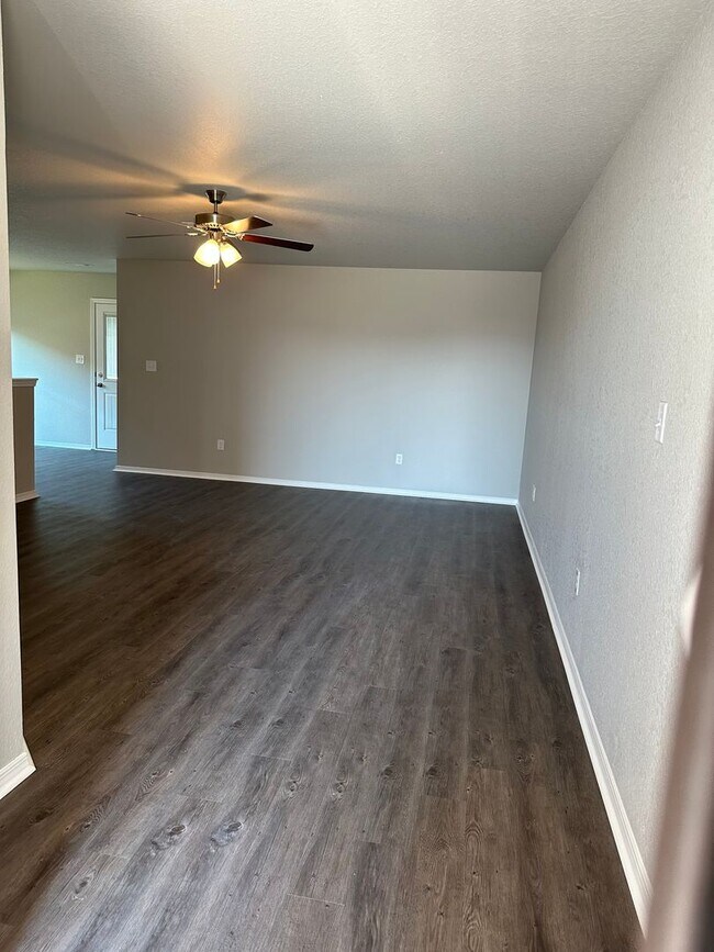 Building Photo - 205 Logan Dr