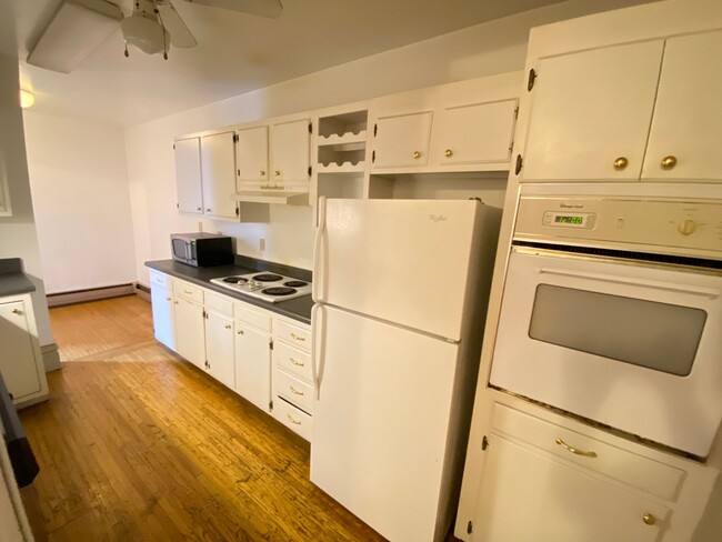 Building Photo - Neil Ave 839-843 CR