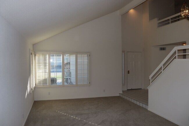 Foto del edificio - Beautiful four bedroom home in Marina's Mo...