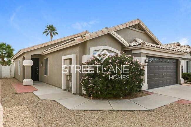 Building Photo - Swimming Pool!