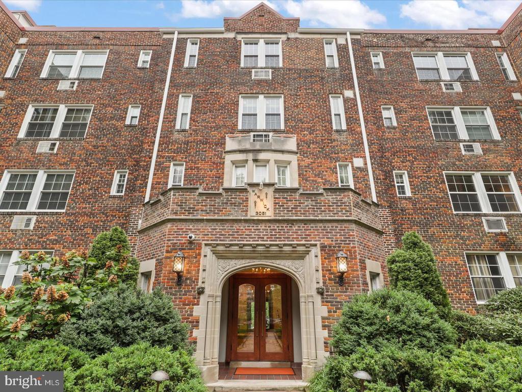 Foto principal - 3051 Idaho Ave NW