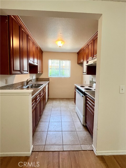 Building Photo - 1200 S San Antonio Ave