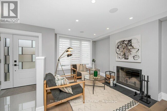 Photo du bâtiment - 820 Cosburn Ave.