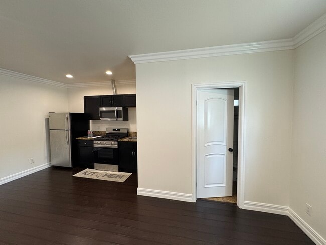 Building Photo - 7316 White Oak Ave