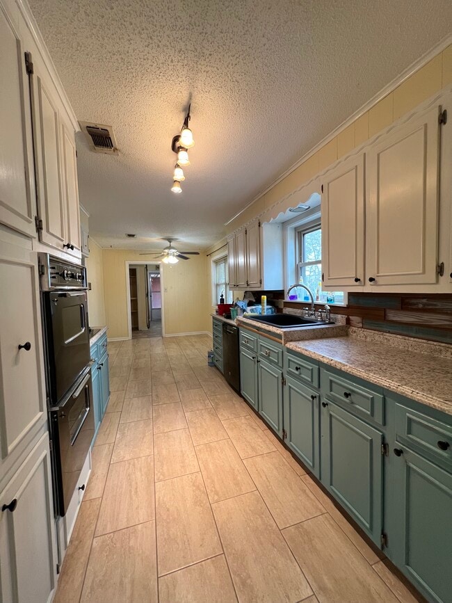 Building Photo - 30 Broadmoor Dr
