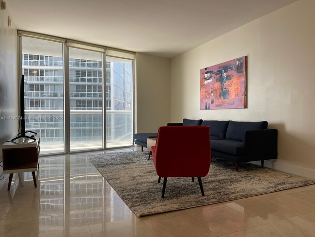 Foto del edificio - 475 Brickell Ave