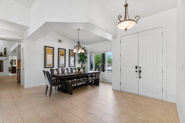 Building Photo - 8618 E Santa Catalina Dr