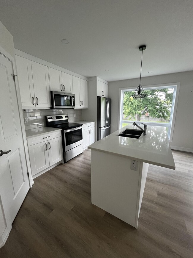 Building Photo - 2392 Boswell St